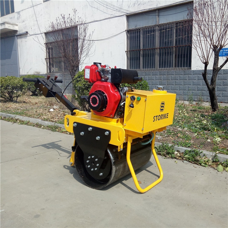單鋼輪小型壓路機雨天是如何進行施工作業的？